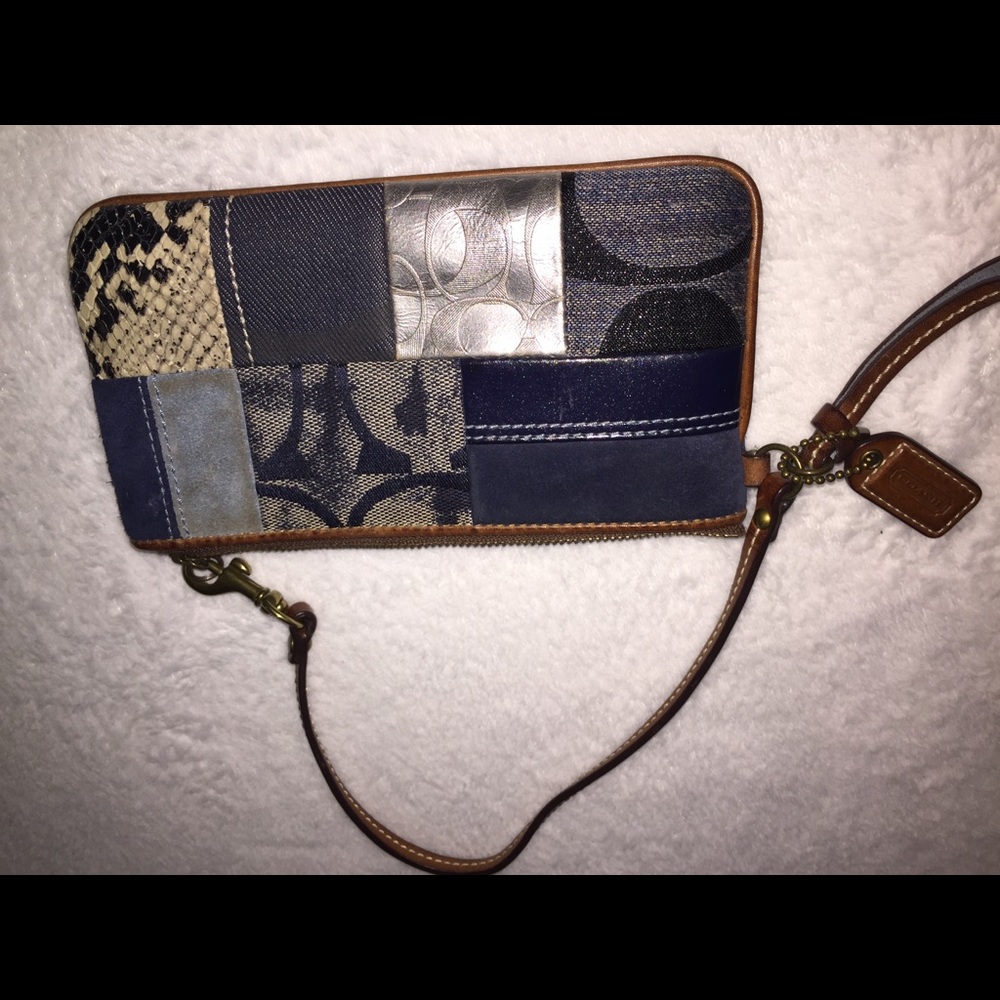 Coach Wristlet !!